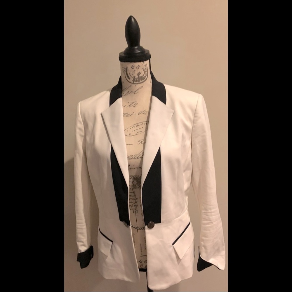 Black and white “etcetera” chain link blazer size 10